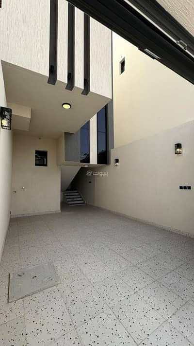 5 Bedroom Villa for Sale in Shuran, Madina - A villa with 5 bedrooms for sale in Shoran, Al-Madina