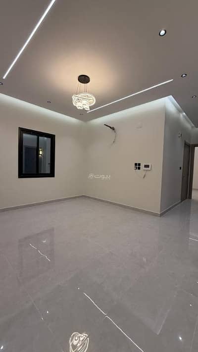 6 Bedroom Floor for Sale in Al Salam, Madina - A six-bedroom apartment for sale in Al Salam, Medina
