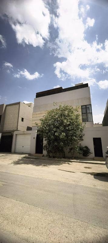 فیلا 4 غرف نوم للايجار في شمال الرياض، الرياض - فيلا للإيجار في شارع رقم 16, حي الملقا, مدينة الرياض