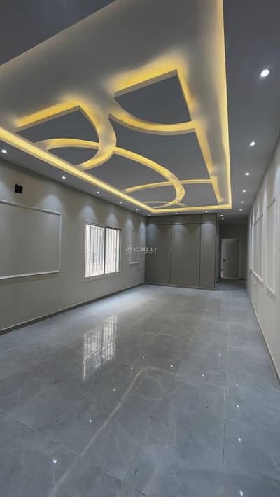 5 Bedroom Floor for Sale in East Riyadh, Riyadh - Housing opportunity in the Ghusun neighborhood