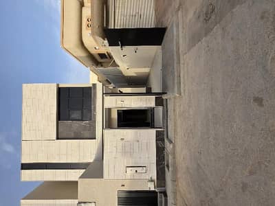 فیلا 5 غرف نوم للبيع في شرق الرياض، الرياض - للبيع فيلا درج داخلي تصميم عصري موقع مميز بالقرب من جميع الخدمات وطريق الملك عبدالله