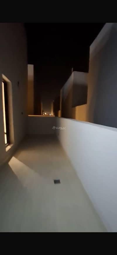 7 Bedroom Villa for Sale in East Riyadh, Riyadh - A villa consisting of 7 bedrooms for sale in Al Ramla (Riyadh area).