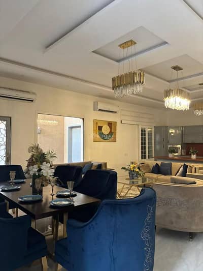 دور 3 غرف نوم للايجار في غرب الرياض، الرياض - للباحثين عن الفخامة والهدوء: دور أرضي مفروش بالكامل للإيجار في أرقى أحياء الرياض