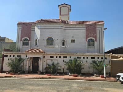 7 Bedroom Villa for Sale in King Fahd, Makkah - Rise as you wish. . A villa with an elevator in the Housing District and ready for immediate occupancy