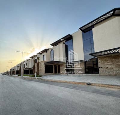 دور 5 غرف نوم للبيع في شرق الرياض، الرياض - فرصتك لامتلاك دور أرضي مودرن في مشروع الصفاء 181 – تصميم راقٍ وموقع مميز!
