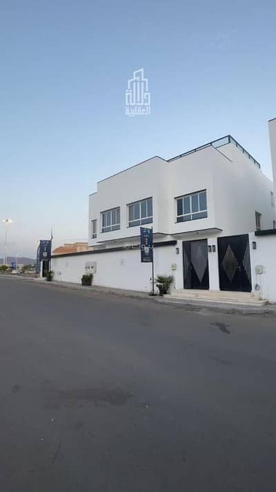 11 Bedroom Villa for Sale in Al Qiblatayn, Madina - Two Duplex Villas for Sale in Al Qiblatayn, Madina