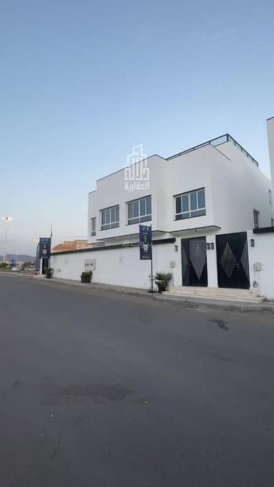 9 Bedroom Villa for Sale in Al Qiblatayn, Madina - Villas for Sale in Al Qiblatayn, Madina 9 Bedroom Villa for Sale in Al Qiblatayn, Madina - Villas for Sale in Al Qiblatayn, Madina