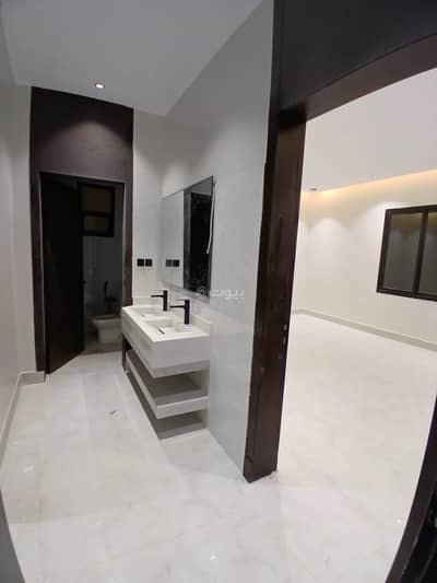 3 Bedroom Floor for Sale in East Riyadh, Riyadh - Residential apartment consisting of 3 bedrooms for sale in Al-Rimal