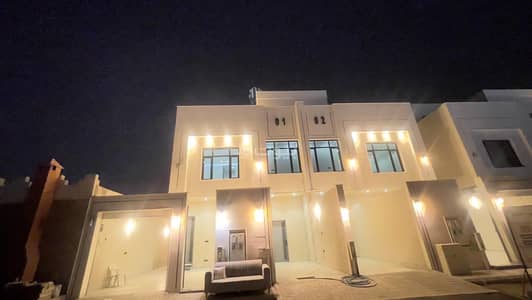 6 Bedroom Villa for Sale in East Riyadh, Riyadh - Villa consisting of 6 bedrooms for sale in Al-Jandarīyah