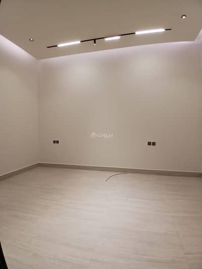 5 Bedroom Villa for Sale in East Riyadh, Riyadh - 5-bedroom villa for sale in Al-Yarmouk