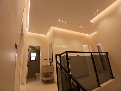 5 Bedroom Villa for Sale in East Riyadh, Riyadh - Five-bedroom villa for sale in Al-Janadriyah