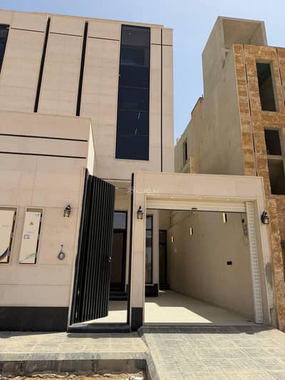3 Bedroom Floor for Sale in East Riyadh, Riyadh - Three-bedroom residential apartment for sale in El Moallaza (Al-Ma'ila).