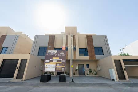 دور 3 غرف نوم للبيع في شمال الرياض، الرياض - دور للبيع في حي الملك فهد، شمال الرياض
