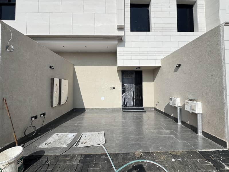 For sale, first floor in Al-Andalus neighborhood, east of Riyadh, a prime location close to all services. For sale, first floor in Al-Andalus neighborhood, east of Riyadh, a prime location close to all services.
