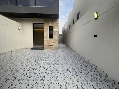 3 Bedroom Floor for Sale in East Riyadh, Riyadh - For sale: Ground floor in Al-Qadisiyah neighborhood, Al-Muzayni area, a prime location close to all services.