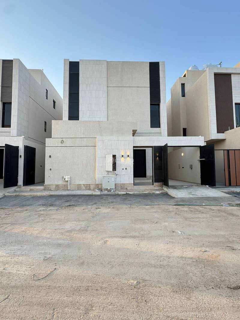 For sale, a villa with internal stairs and an apartment in a prime location in the Al-Mu'izz neighborhood, close to all services. For sale, a villa with internal stairs and an apartment in a prime location in the Al-Mu'izz neighborhood, close to all services.