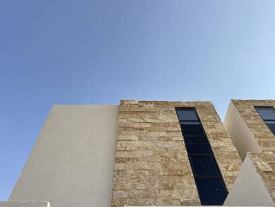 فیلا 5 غرف نوم للبيع في شرق الرياض، الرياض - للبيع فيلا درج داخلي بحي الرمال موقع مميز بالقرب من جميع الخدمات والطرق الرئيسيه فیلا 5 غرف نوم للبيع في شرق الرياض، الرياض - للبيع فيلا درج داخلي بحي الرمال موقع مميز بالقرب من جميع الخدمات والطرق الرئيسيه