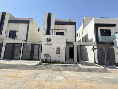 4 Bedroom Villa for Sale in East Riyadh, Riyadh - For sale: villa with internal stairs and an apartment in the Al-Rimal neighborhood, a prime location close to all services.