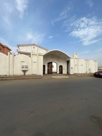 8 Bedroom Villa for Sale in Al Matar District, Jazan - Luxurious villa for sale in the city center of Jazan