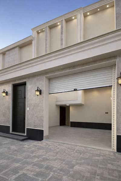 6 Bedroom Villa for Sale in South Riyadh, Riyadh - A six-bedroom villa for sale in Taiba.