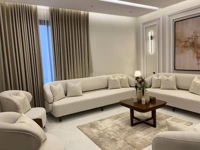 5 Bedroom Flat for Sale in Al Shawqiyyah, Makkah - A beautiful apartment consisting of 5 rooms, 3 bathrooms, and a maid's room in Al-Shawqiyah, Mecca.