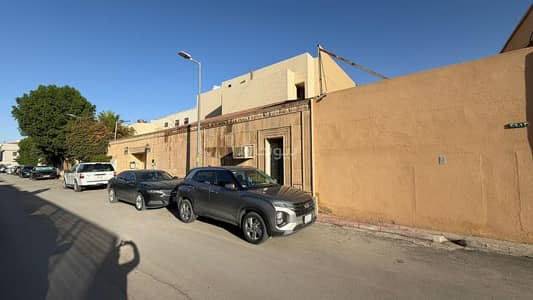 7 Bedroom Villa for Sale in North Riyadh, Riyadh - Villa for sale on Ibn al-Qaysarani Street, King Fahd District, Riyadh city, Riyadh region