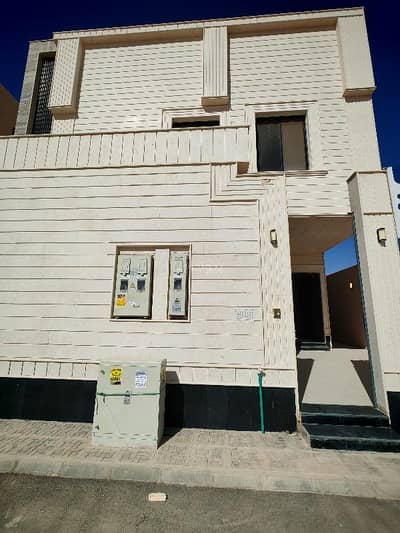 6 Bedroom Villa for Sale in East Riyadh, Riyadh - Separate floors villa for sale in Al-Janadriyah neighborhood, Bawabat Al-Sharq plan, east of Riyadh. Excellent location near all services and main roa