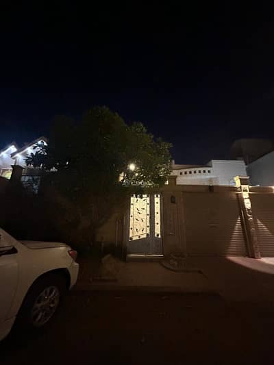 8 Bedroom Villa for Sale in East Riyadh, Riyadh - Villa in East Riyadh，Ishbiliyah 8 bedrooms 2100000 SAR - 87958433