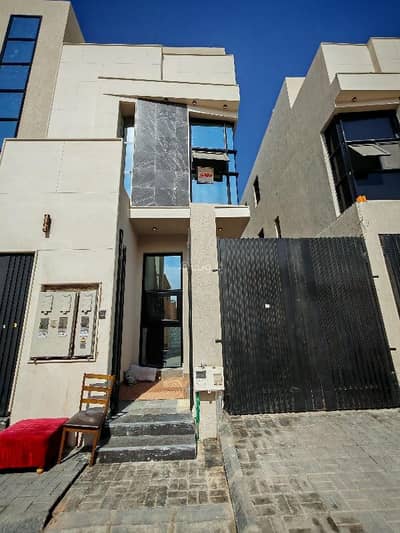 3 Bedroom Floor for Sale in East Riyadh, Riyadh - Ground floor in Qurtuba district with an excellent location near all services and main roads.