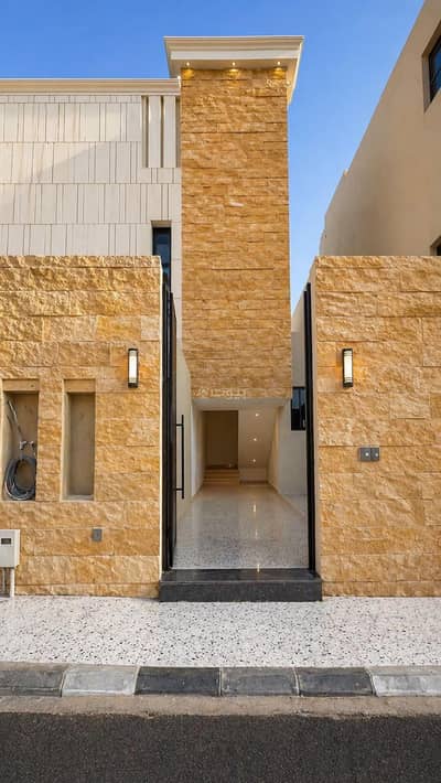 6 Bedroom Floor for Sale in East Riyadh, Riyadh - Apartment consisting of 6 bedrooms for sale in Al-Janadriyah, Riyadh