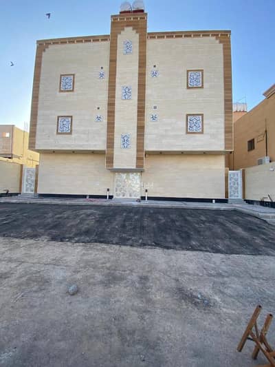 4 Bedroom Apartment for Sale in Al Sikkah Al Hadid, Madina - 4-bedroom apartment for sale in Al-Azizia, Medina