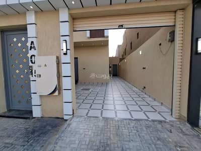 5 Bedroom Floor for Sale in South Riyadh, Riyadh - Floor For Sale in Okaz, Riyadh
