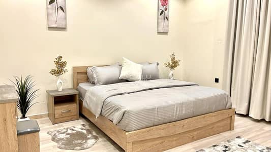 1 Bedroom Flat for Rent in Riyadh - An apartment with one bedroom, a living room, a dining table, a desk, and a bathroom 1 Bedroom Flat for Rent in Riyadh - An apartment with one bedroom, a living room, a dining table, a desk, and a bathroom