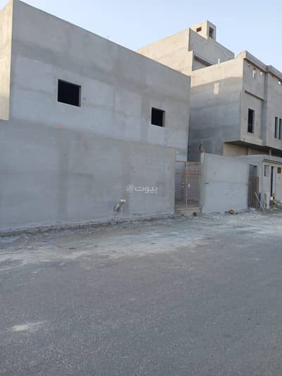 6 Bedroom Villa for Sale in North Jeddah, Jeddah - For Sale – Villa + 3 Apartments (Structure Stage) in a Prime Location in Riyadh Scheme