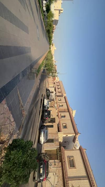 10+ Beds Villa for Sale in Mudhainib, Madina - Luxury villa in Al-Badrani neighborhood within the Haram area, 10 minutes away from the Haram.