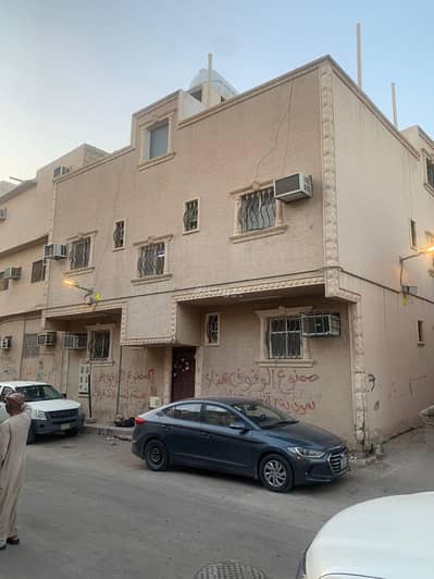 عمارة سكنية  للبيع في وسط الرياض، الرياض - عمارة للبيع في شارع أم العرب, حي العود, مدينة الرياض, منطقة الرياض