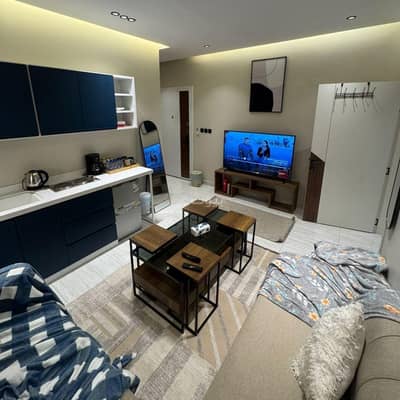 1 Bedroom Apartment for Rent in Jeddah - Room and hall