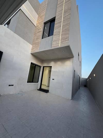3 Bedroom Floor for Sale in East Riyadh, Riyadh - Ground floor for sale in Al-Mi'azila neighborhood, very spacious area with excellent modern finishing and a distinguished location.