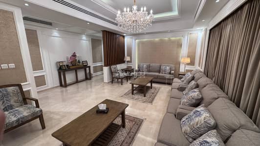 4 Bedroom Villa for Sale in Al Shulah, Dammam - Villa with three apartments for sale behind it.