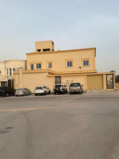 فیلا 10 غرف نوم للبيع في جنوب الرياض، الرياض - فيلا مكونة من 18 غرفة نوم للبيع في البرية، الرياض