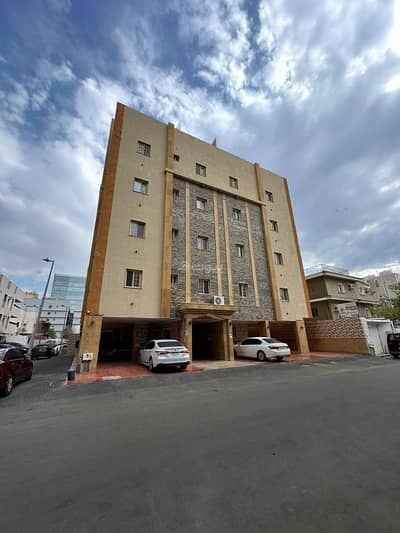 2 Bedroom Flat for Rent in North Jeddah, Jeddah - Furnished apartment with one room, a living room, and a bathroom for rent in Al Rawda, Jeddah