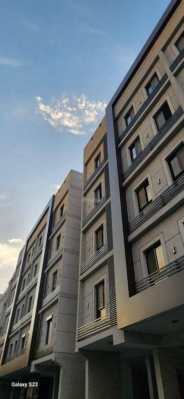 5 Bedroom Flat for Sale in North Jeddah, Jeddah - For sale apartments in Al-Rawdah neighborhood, prime location