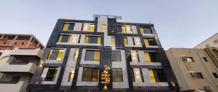 4 Bedroom Flat for Sale in North Jeddah, Jeddah - A new 4-bedroom apartment in Al Rawda neighborhood for sale with a front maid's room and two entrances. 4 Bedroom Flat for Sale in North Jeddah, Jeddah - A new 4-bedroom apartment in Al Rawda neighborhood for sale with a front maid's room and two entrances.