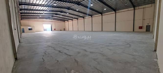 مستودع  للايجار في شرق الرياض، الرياض - مستودع جديد للإيجار في موقع مميز – حي السلي، شارع ابن ماجه 122أ