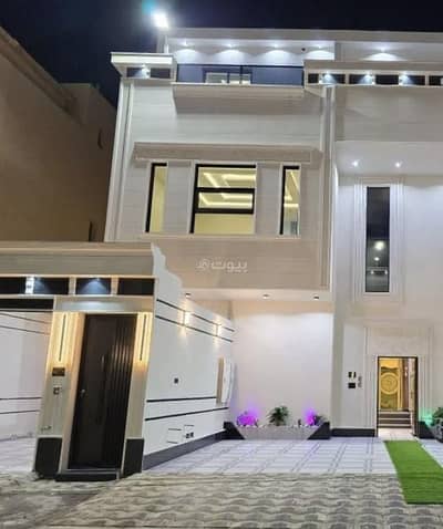 4 Bedroom Floor for Sale in South Riyadh, Riyadh - Floor for Sale in Okaz, South Riyadh