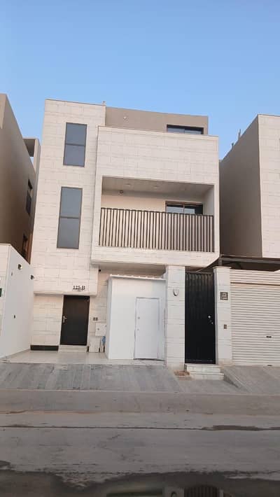5 Bedroom Floor for Rent in East Riyadh, Riyadh - A large and luxurious villa for rent in Al-Munseeah for 85,000.
