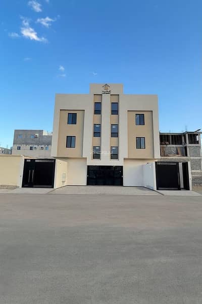5 Bedroom Flat for Sale in Madinah Industrial City, Madina - An apartment consisting of 5 bedrooms for sale in the Al-Hamra Al-Asad neighborhood - next to King Faisal Specialist Hospital.