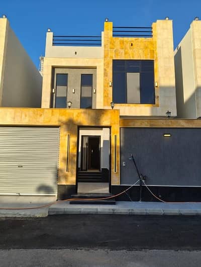 9 Bedroom Villa for Sale in North Jeddah, Jeddah - Villa for sale in Al Frosyah, South Jeddah