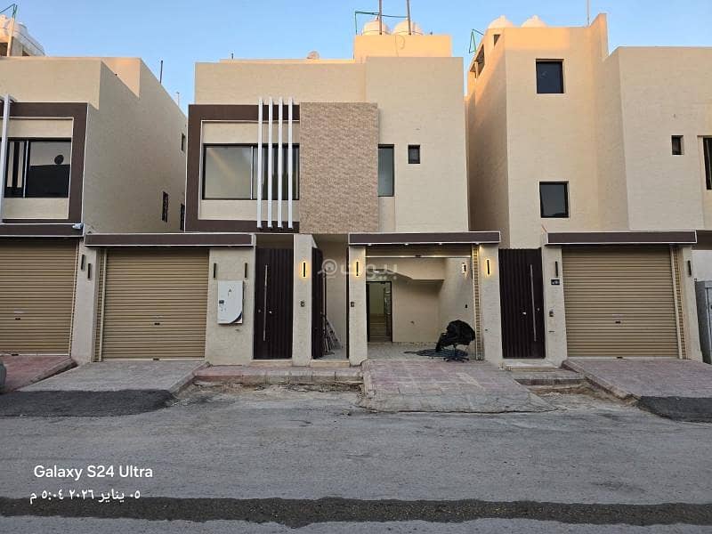 Upper townhouse with external staircase for sale Upper townhouse with external staircase for sale