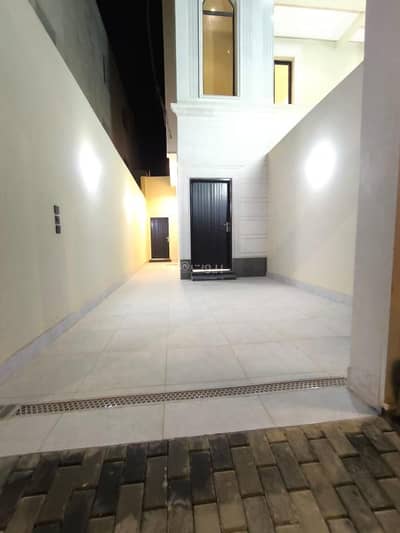 3 Bedroom Floor for Sale in East Riyadh, Riyadh - Floor for sale in Al Janadriyah, east Riyadh